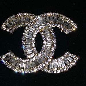 Brand New Classic Crystal Brooch With Pouch & Box